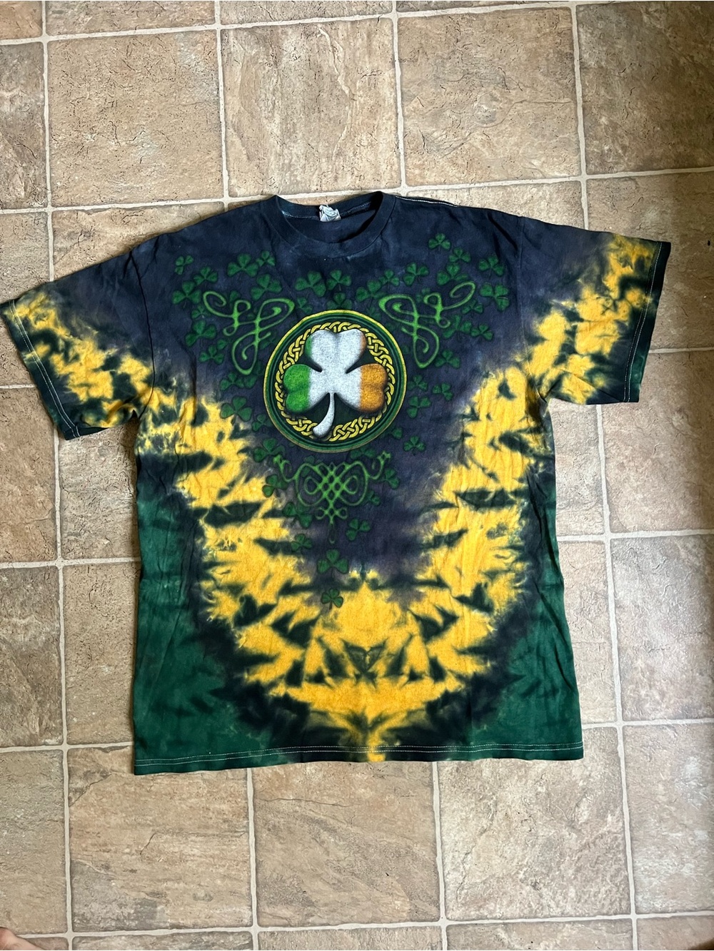 Irish Shamrock Celtic Spiral Tie Dye Tee Size L Handmade